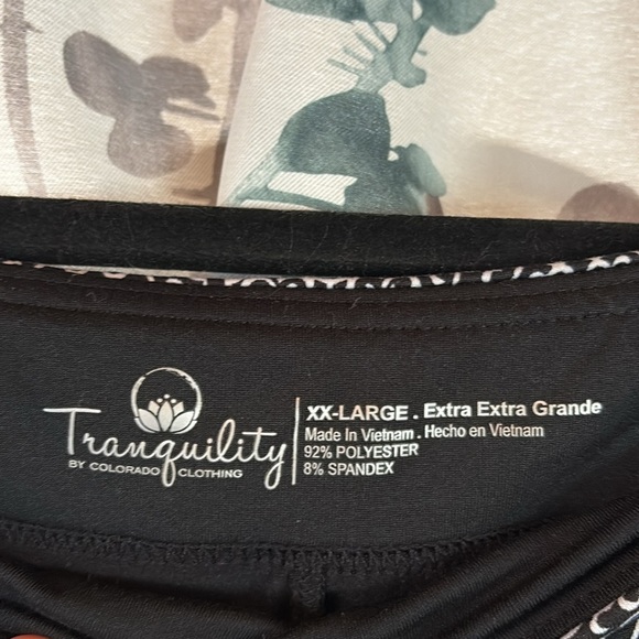 Elegant Black and White Patterned Skirt - Picture 2 of 3